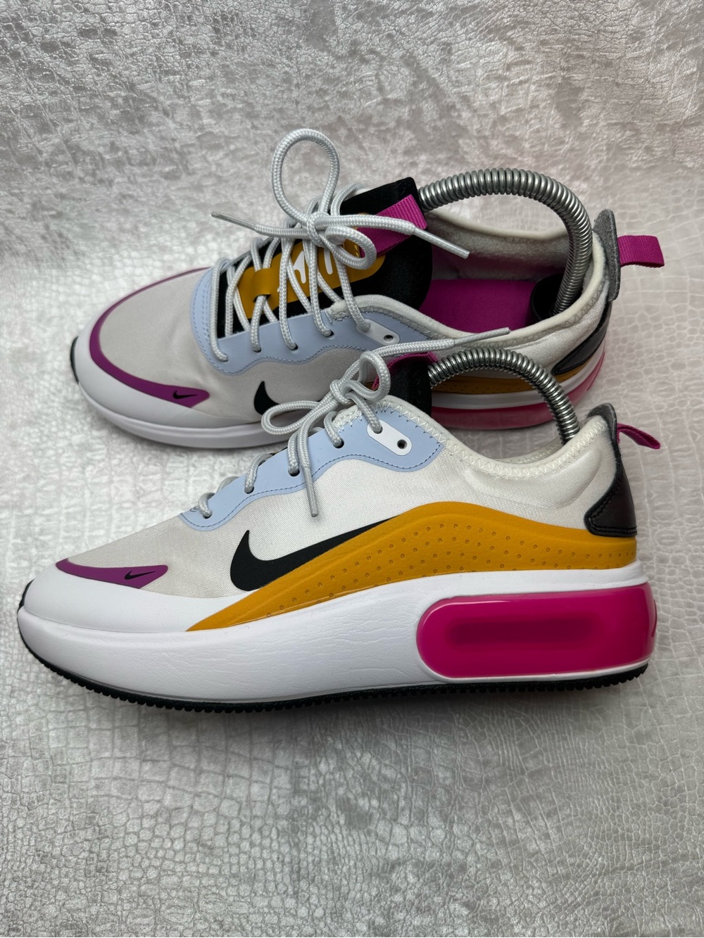 Nike Women's Air Max Dia sneakers, Women’s Size 8.5